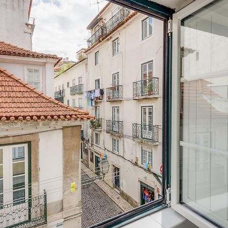 Апартаменты Bairro Alto Window - Cozy Spot In A Buzzing Locale Лиссабон Экстерьер фото
