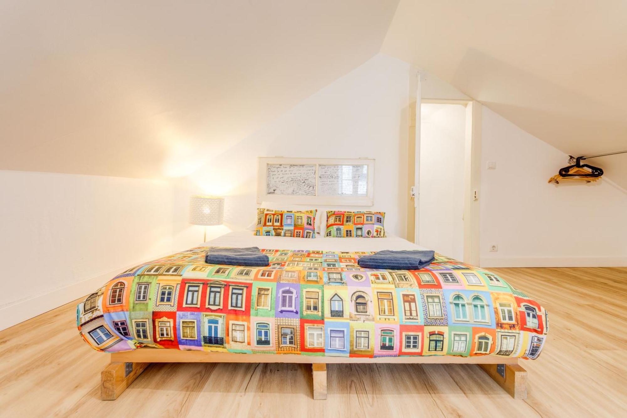 Апартаменты Bairro Alto Window - Cozy Spot In A Buzzing Locale Лиссабон Экстерьер фото