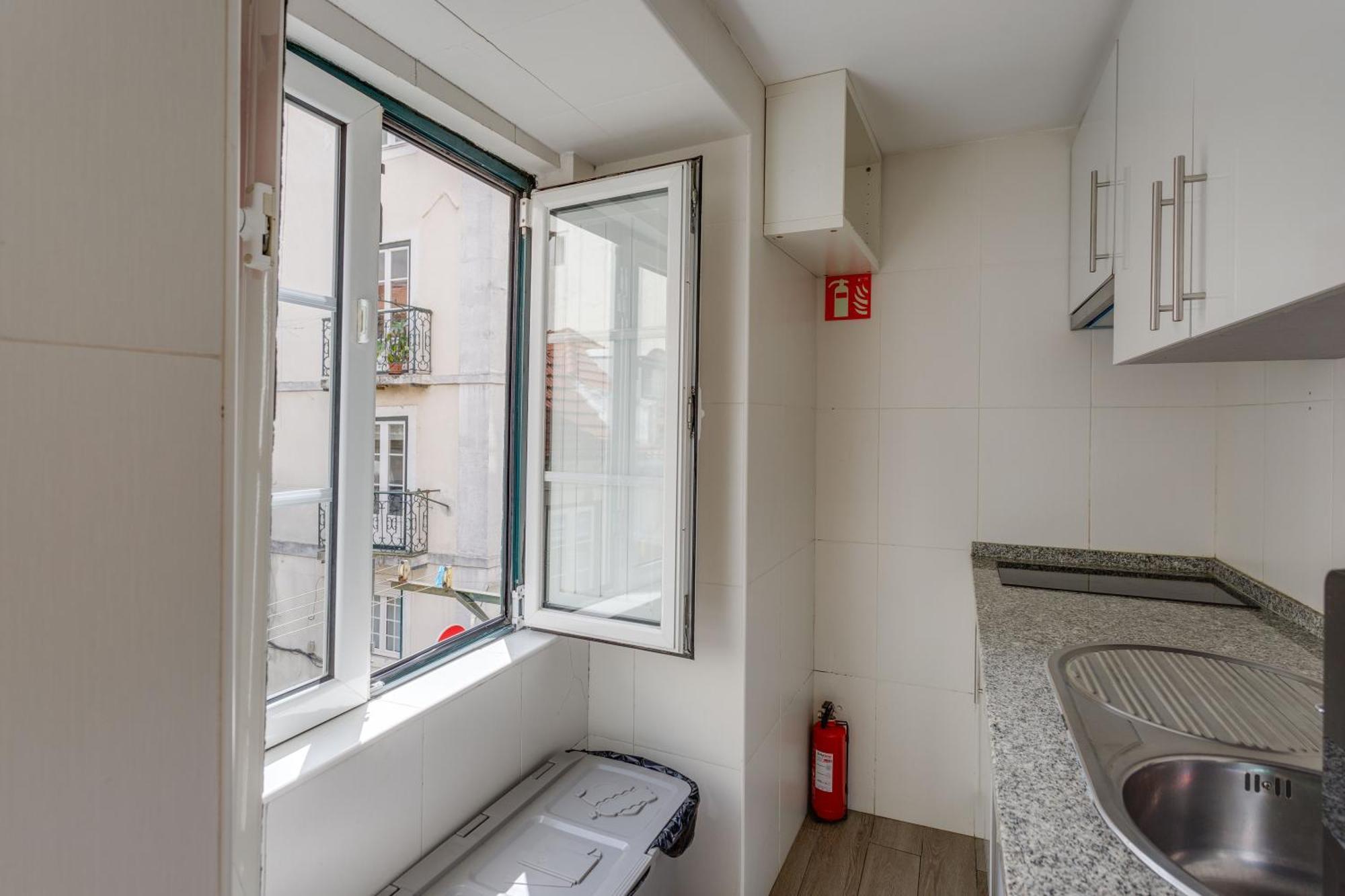 Апартаменты Bairro Alto Window - Cozy Spot In A Buzzing Locale Лиссабон Экстерьер фото