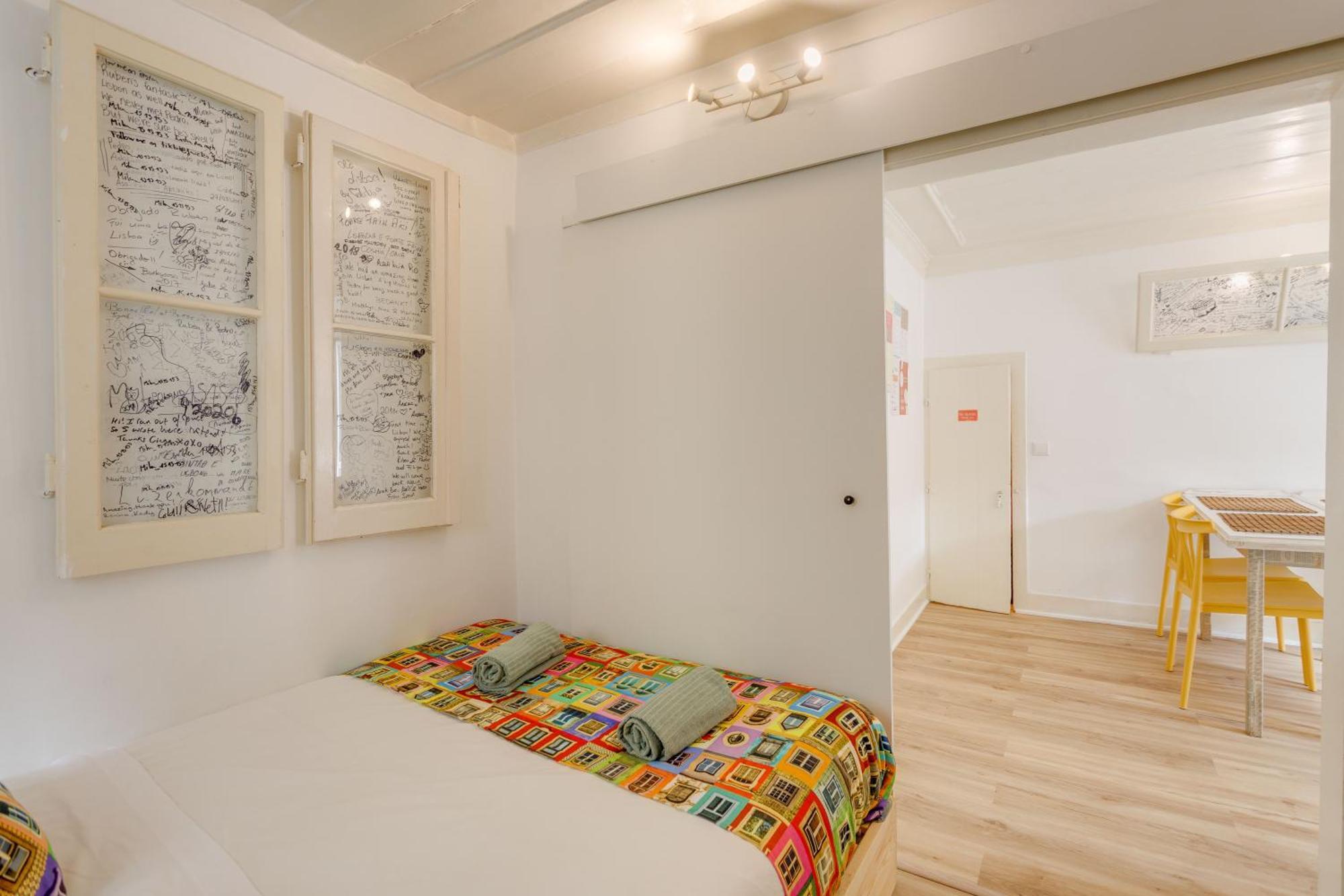 Апартаменты Bairro Alto Window - Cozy Spot In A Buzzing Locale Лиссабон Экстерьер фото