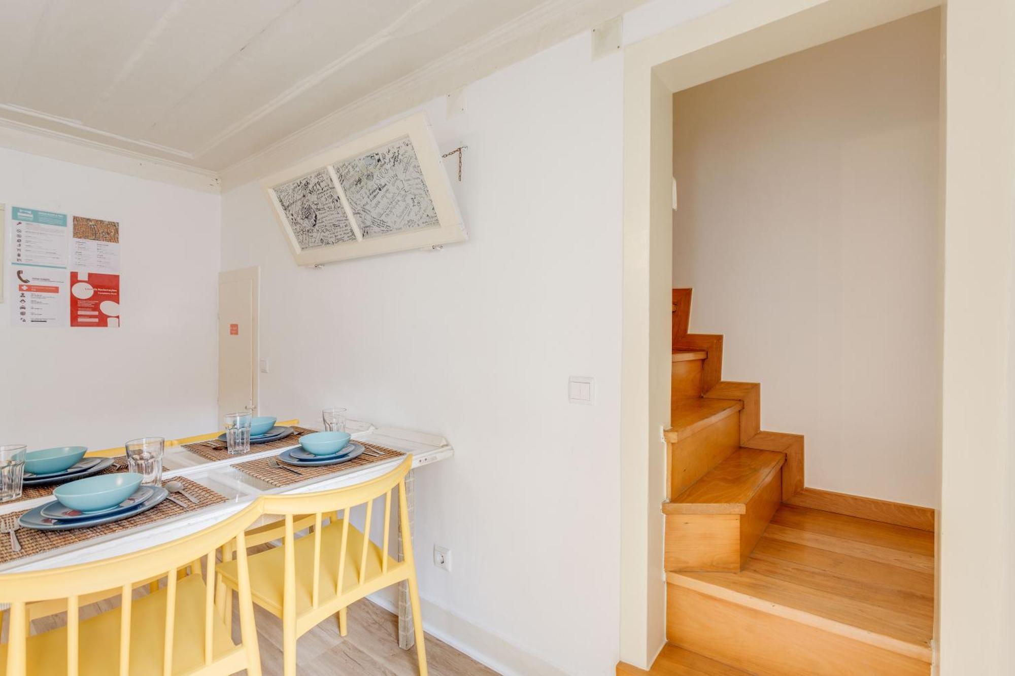 Апартаменты Bairro Alto Window - Cozy Spot In A Buzzing Locale Лиссабон Экстерьер фото