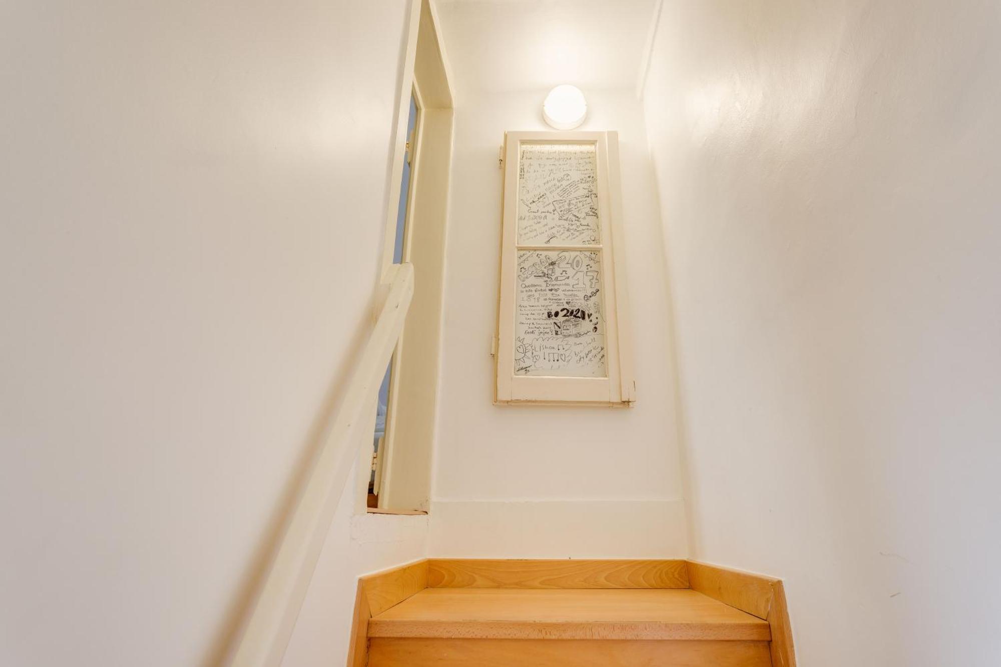 Апартаменты Bairro Alto Window - Cozy Spot In A Buzzing Locale Лиссабон Экстерьер фото