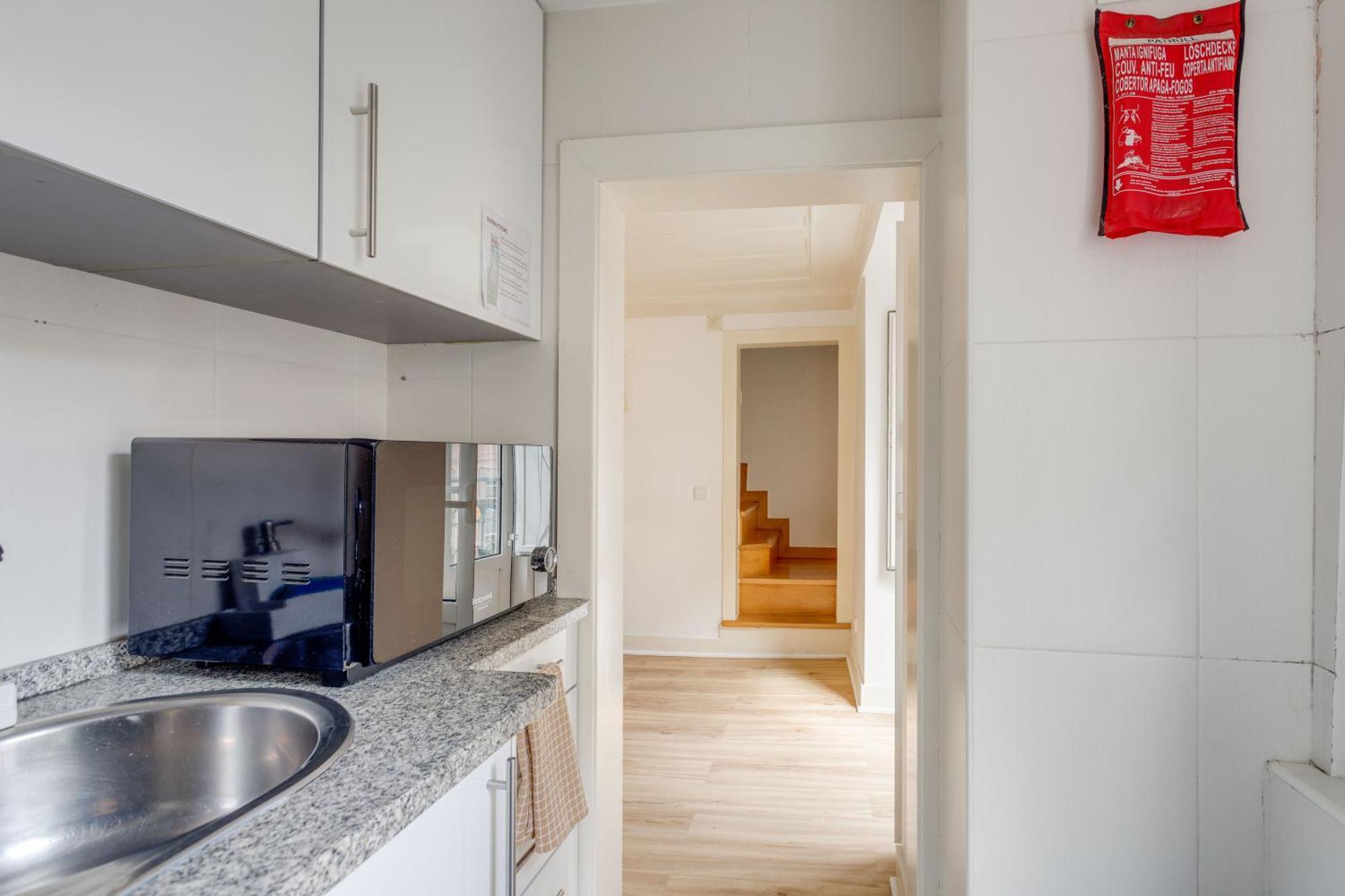 Апартаменты Bairro Alto Window - Cozy Spot In A Buzzing Locale Лиссабон Экстерьер фото