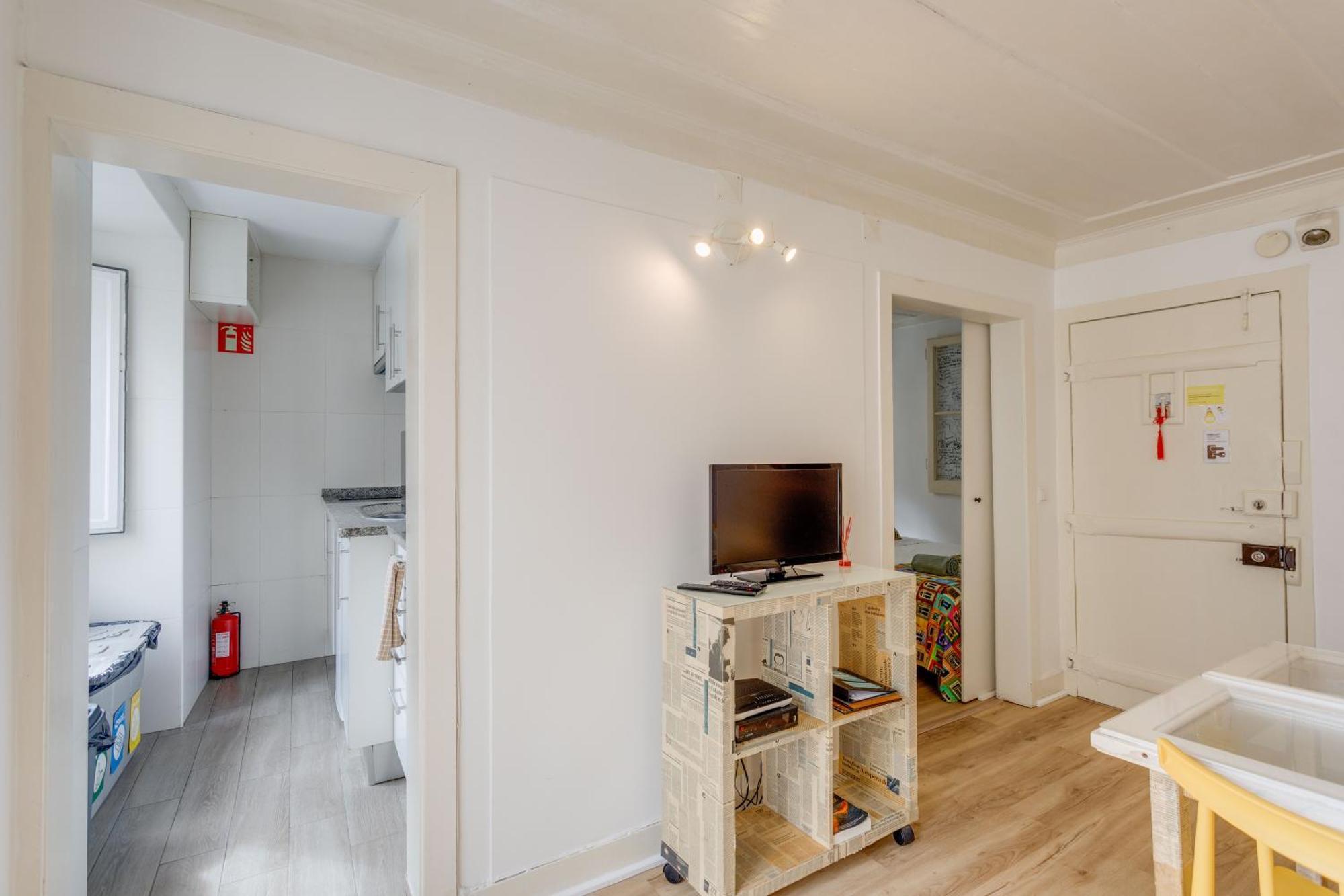 Апартаменты Bairro Alto Window - Cozy Spot In A Buzzing Locale Лиссабон Экстерьер фото