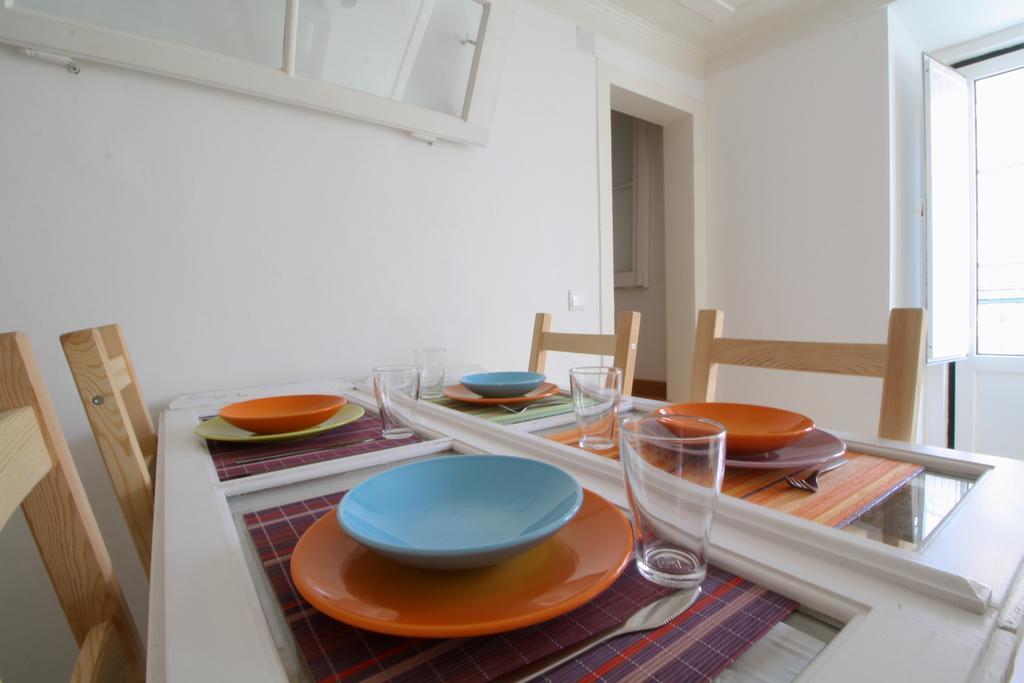 Апартаменты Bairro Alto Window - Cozy Spot In A Buzzing Locale Лиссабон Экстерьер фото